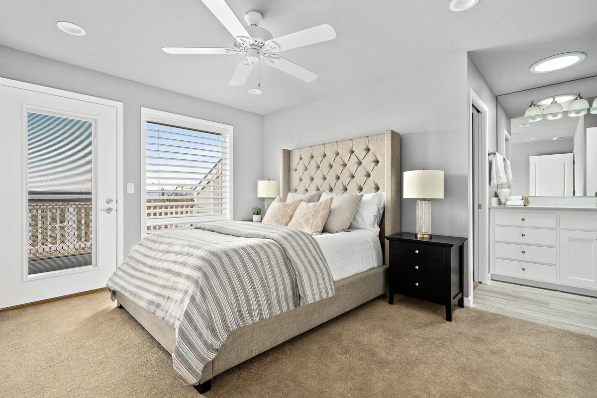 Photo of a bedroom in a Rogue Valley Manor cottage.